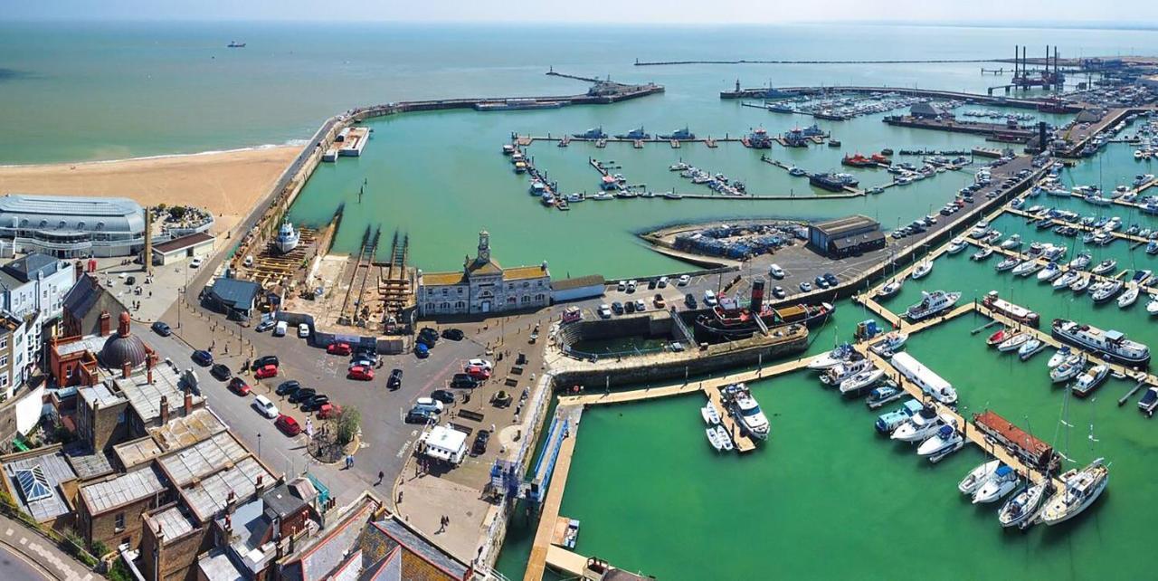 Sohot Stays The Royal Suite Harbour Views Sleeps 4 Ramsgate Exterior foto